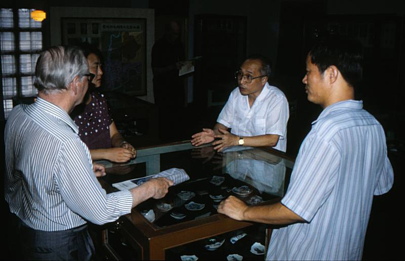 Discussion at the Porcelain Exhibition Hall